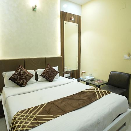 Hotel Rajkamal Near Varanasi Railway Station Zewnętrze zdjęcie