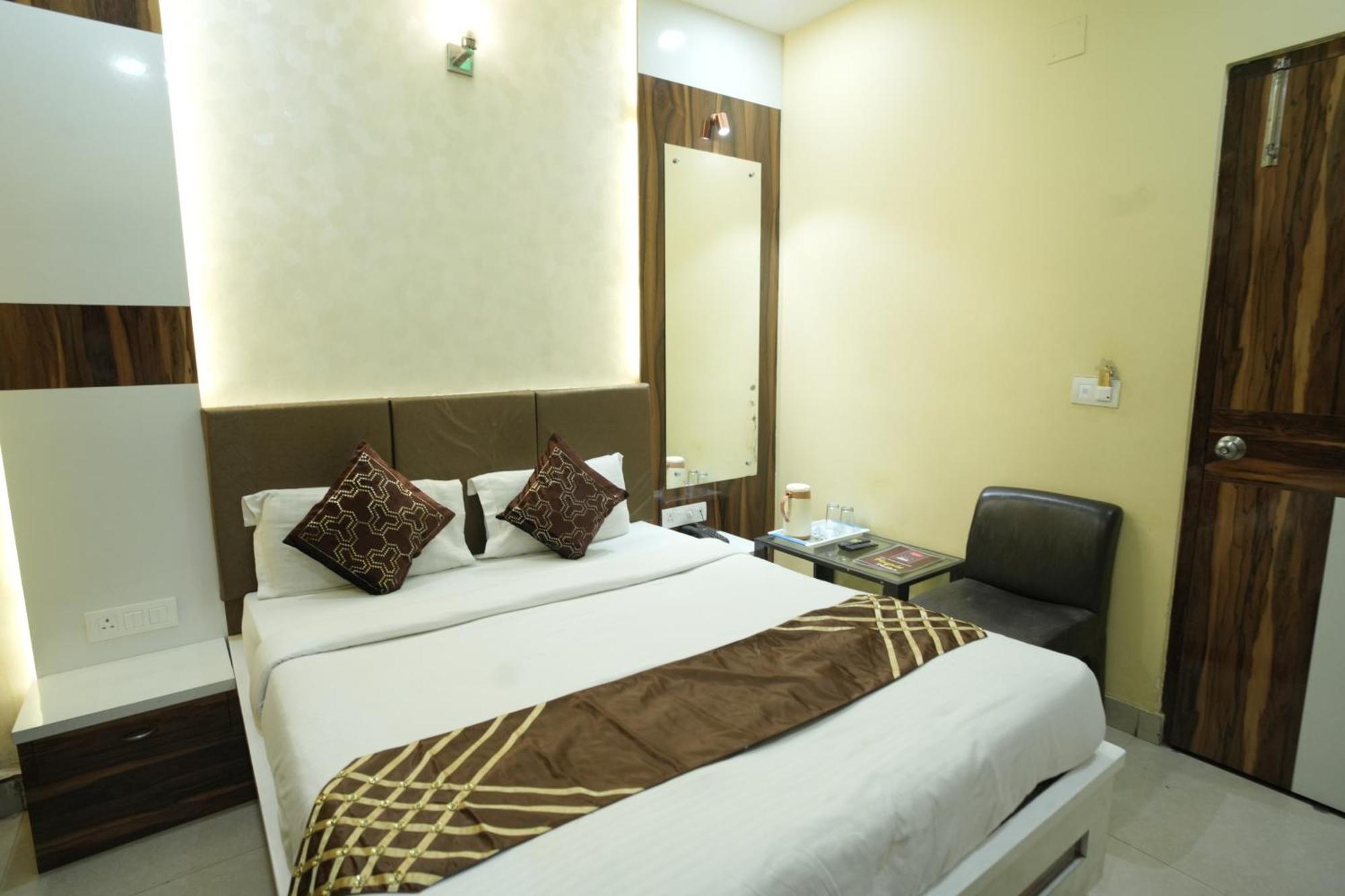 Hotel Rajkamal Near Varanasi Railway Station Zewnętrze zdjęcie