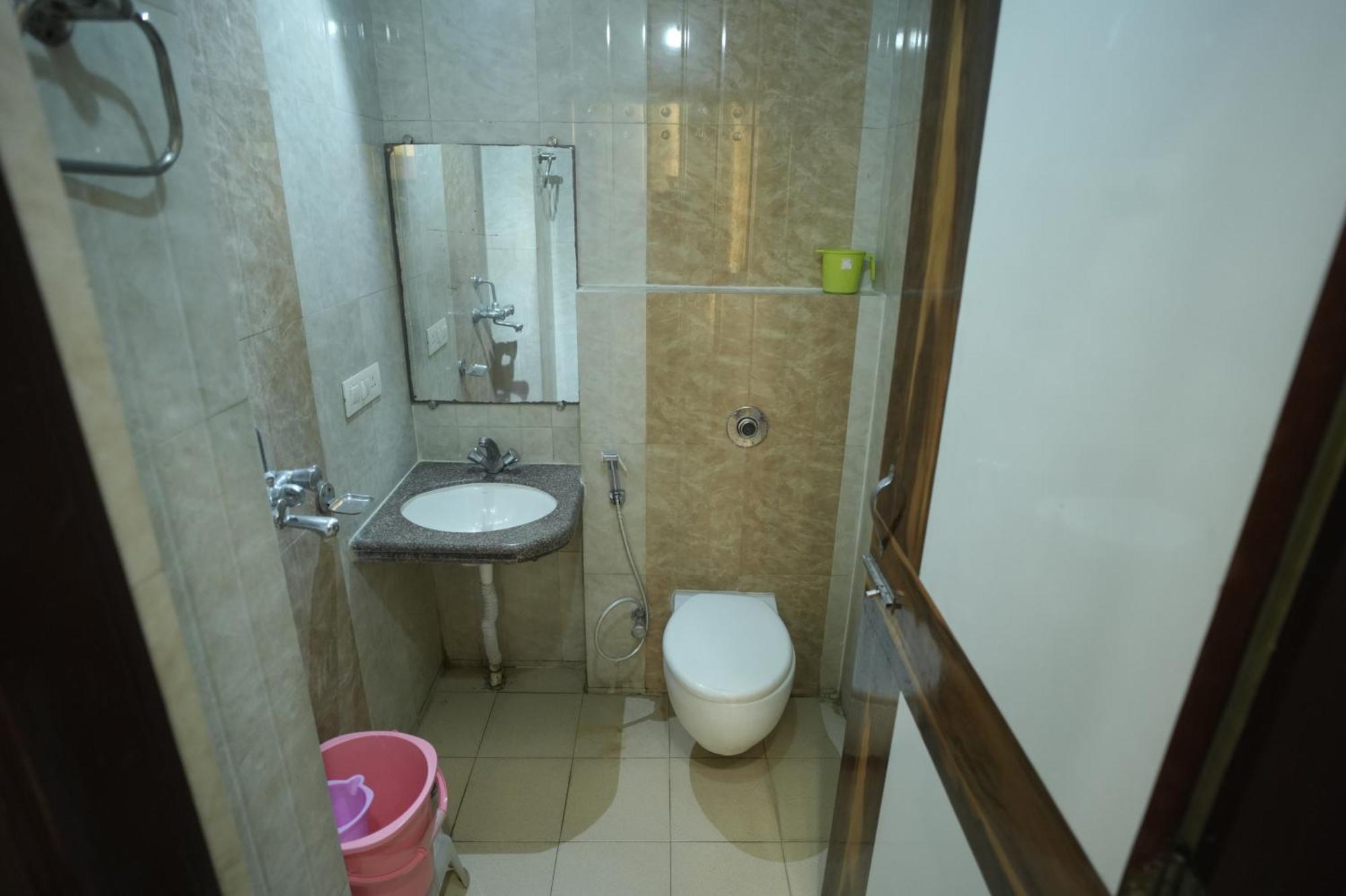 Hotel Rajkamal Near Varanasi Railway Station Zewnętrze zdjęcie