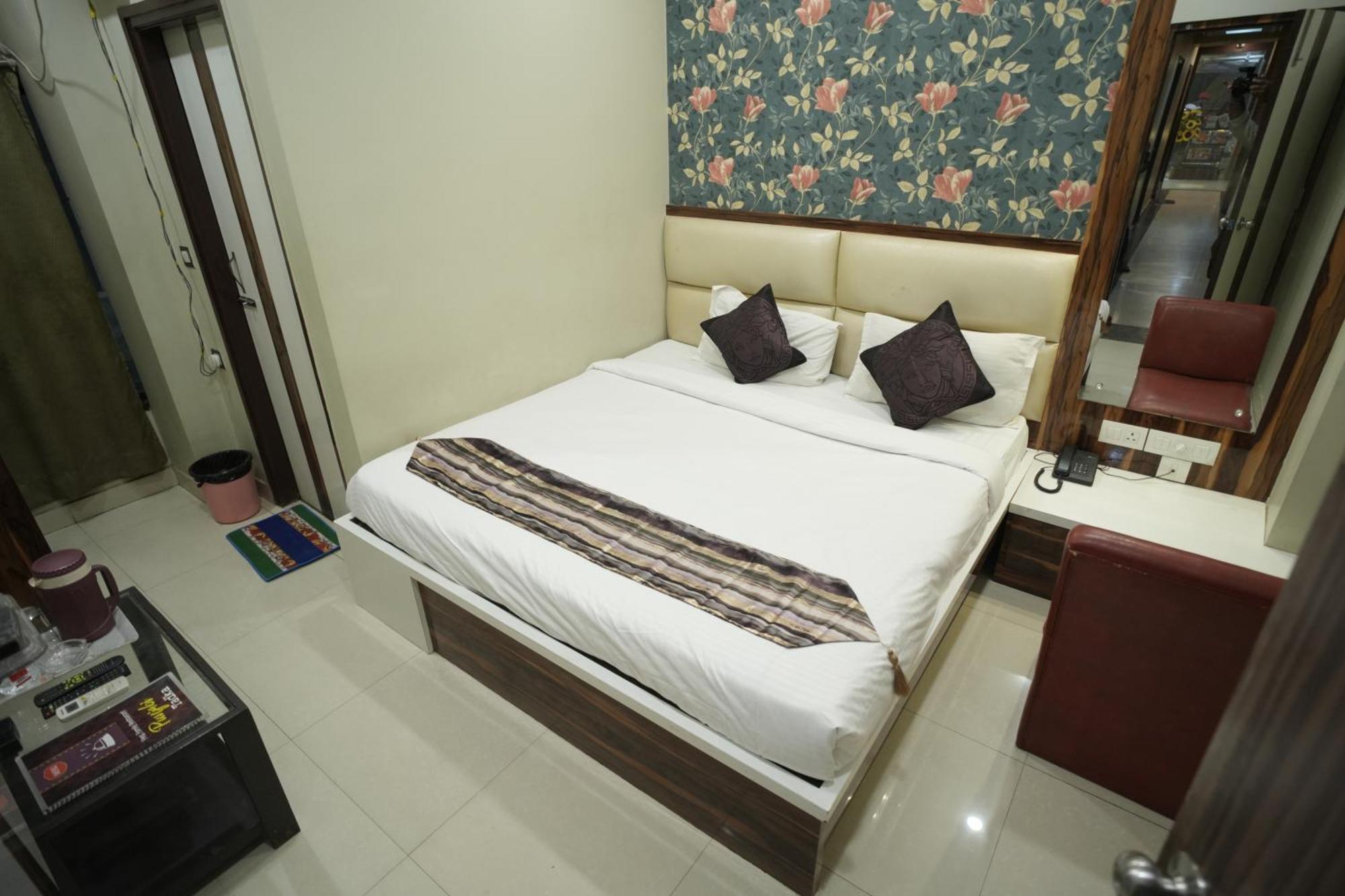 Hotel Rajkamal Near Varanasi Railway Station Zewnętrze zdjęcie