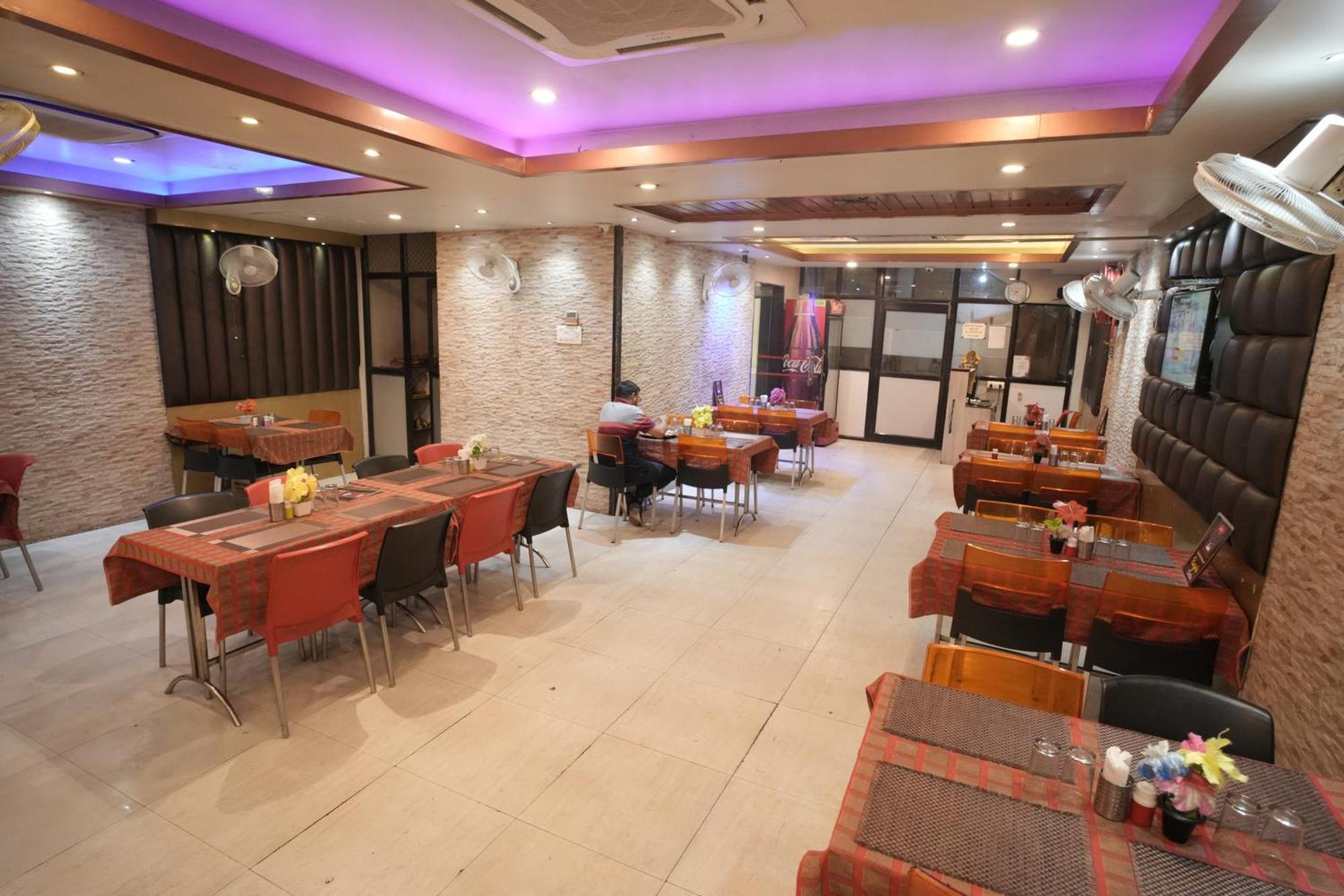 Hotel Rajkamal Near Varanasi Railway Station Zewnętrze zdjęcie