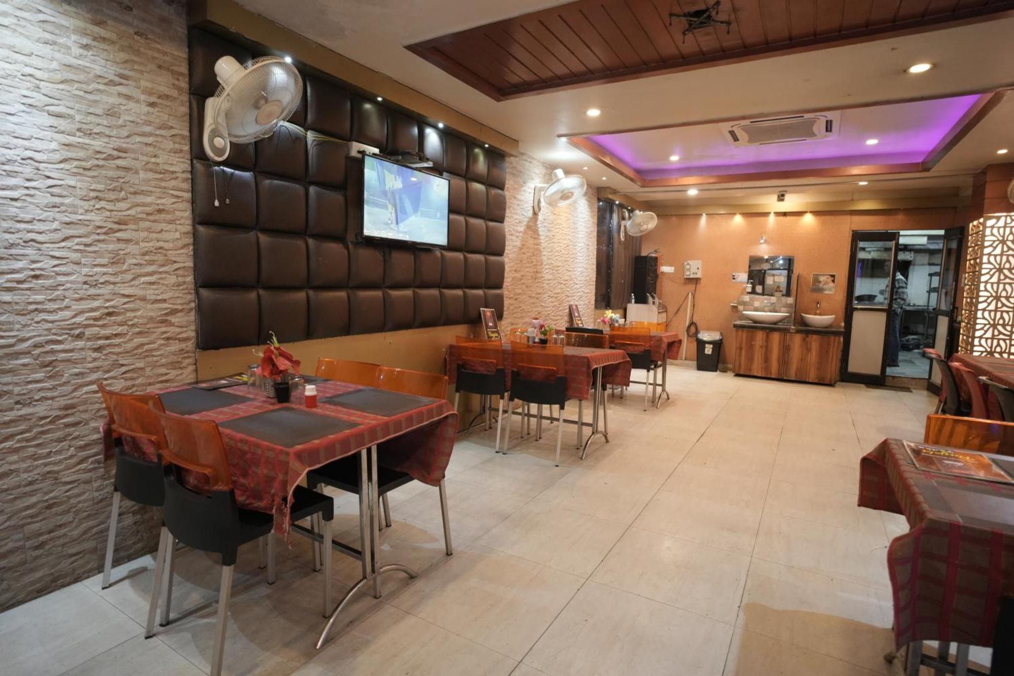Hotel Rajkamal Near Varanasi Railway Station Zewnętrze zdjęcie