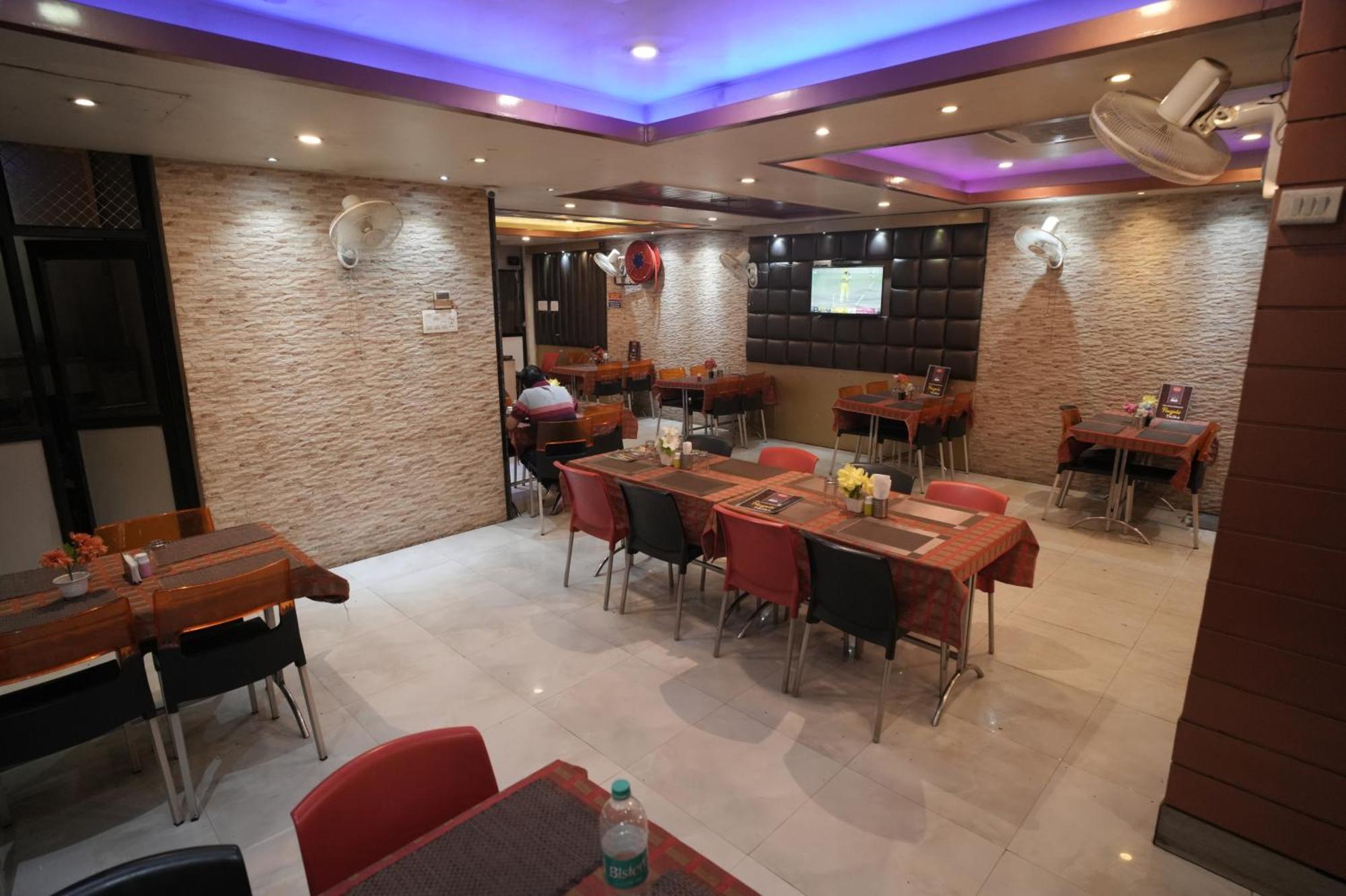 Hotel Rajkamal Near Varanasi Railway Station Zewnętrze zdjęcie