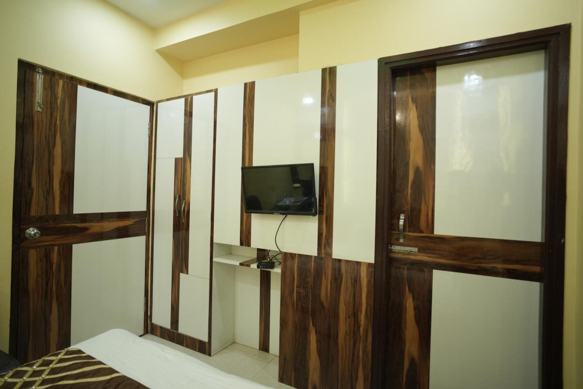 Hotel Rajkamal Near Varanasi Railway Station Zewnętrze zdjęcie