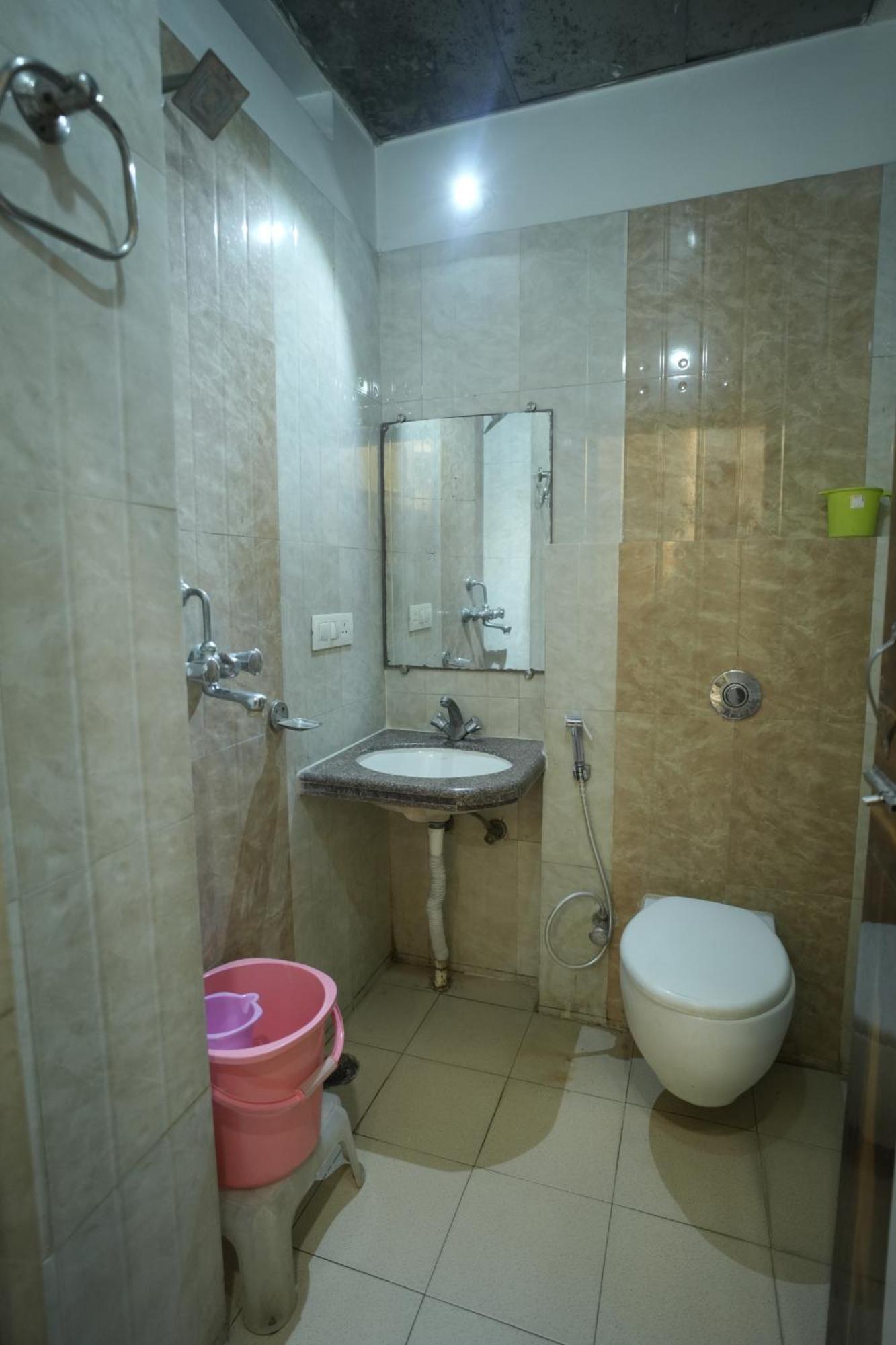 Hotel Rajkamal Near Varanasi Railway Station Zewnętrze zdjęcie