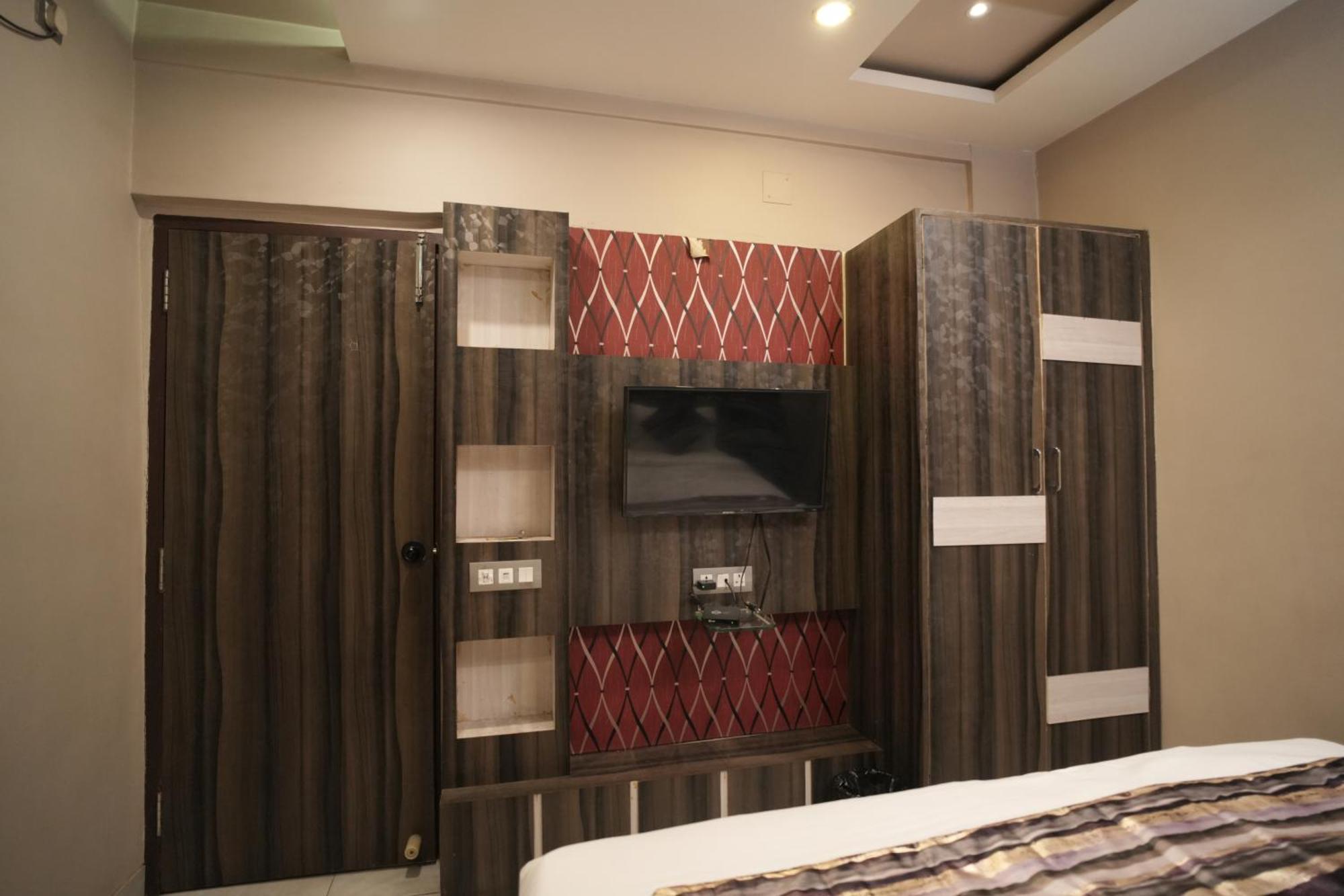 Hotel Rajkamal Near Varanasi Railway Station Zewnętrze zdjęcie