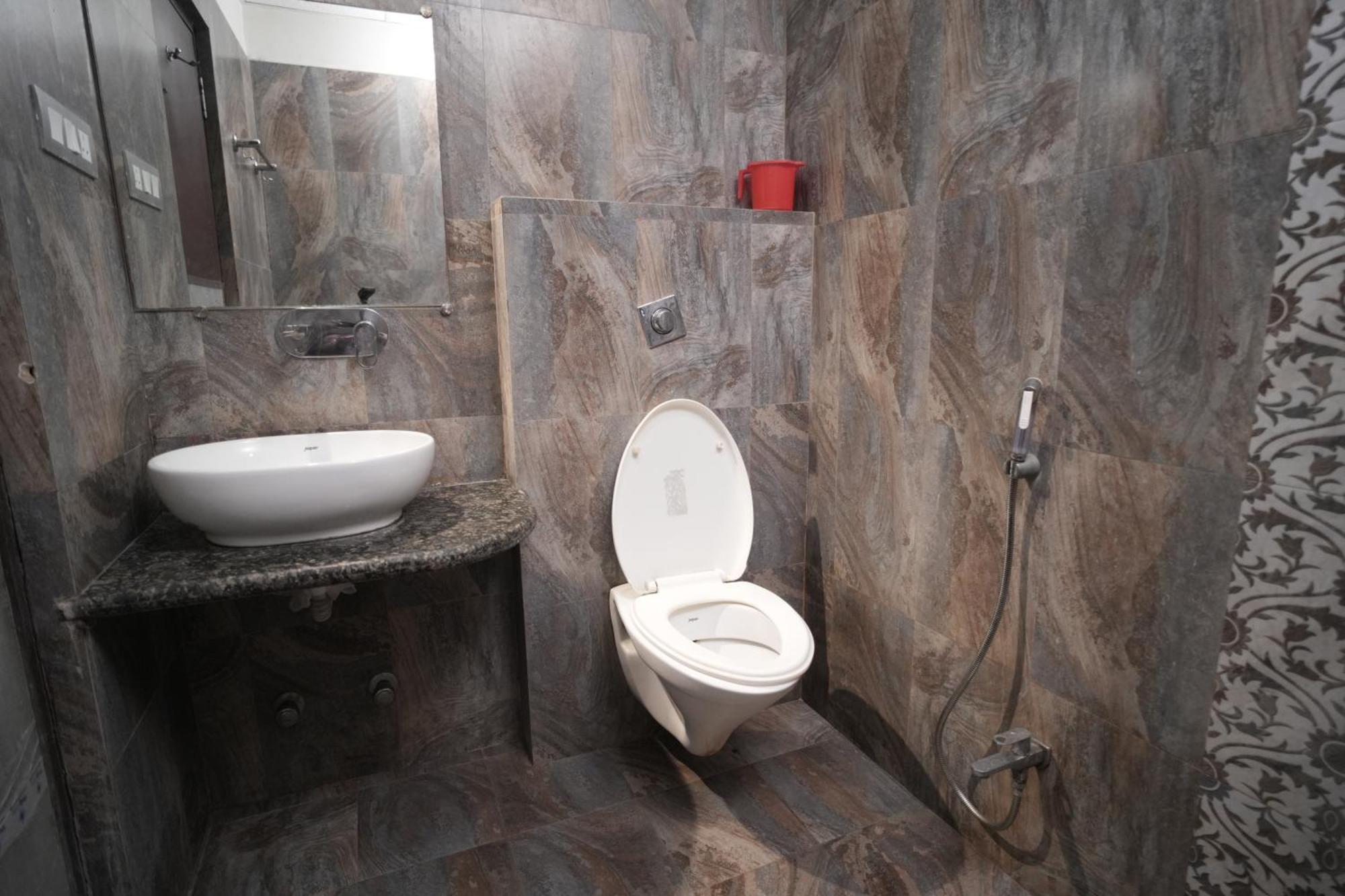 Hotel Rajkamal Near Varanasi Railway Station Zewnętrze zdjęcie