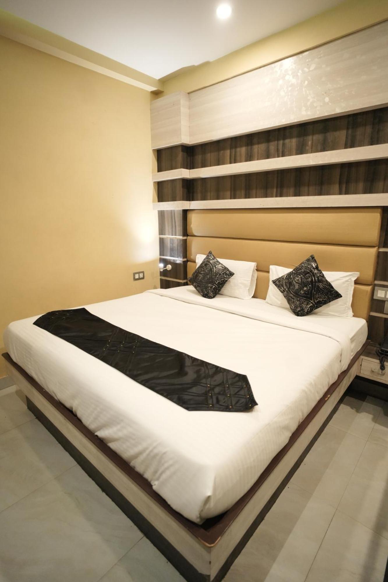 Hotel Rajkamal Near Varanasi Railway Station Zewnętrze zdjęcie