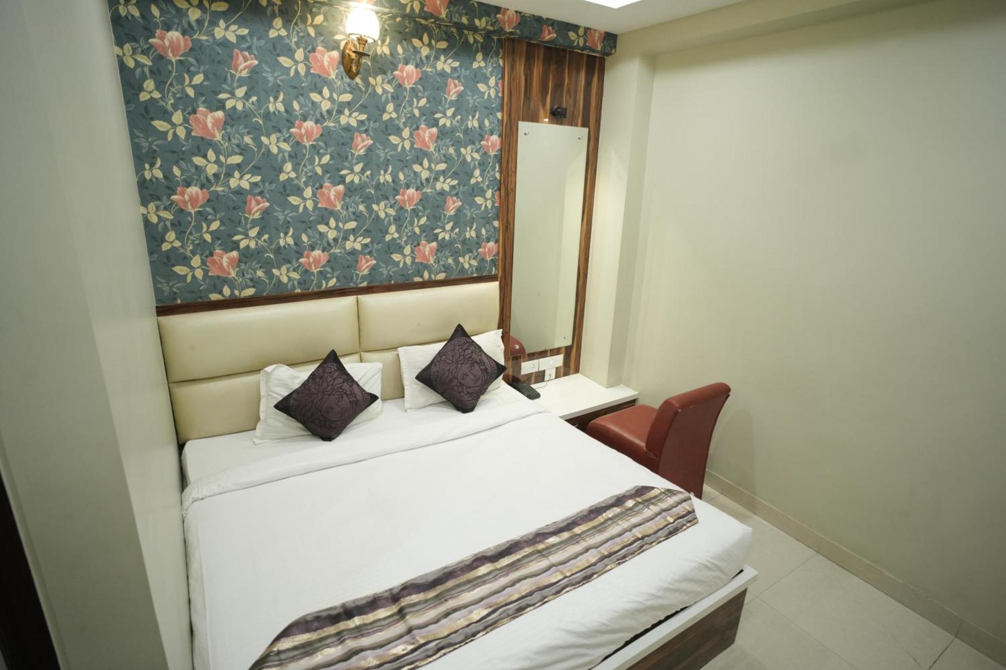 Hotel Rajkamal Near Varanasi Railway Station Zewnętrze zdjęcie