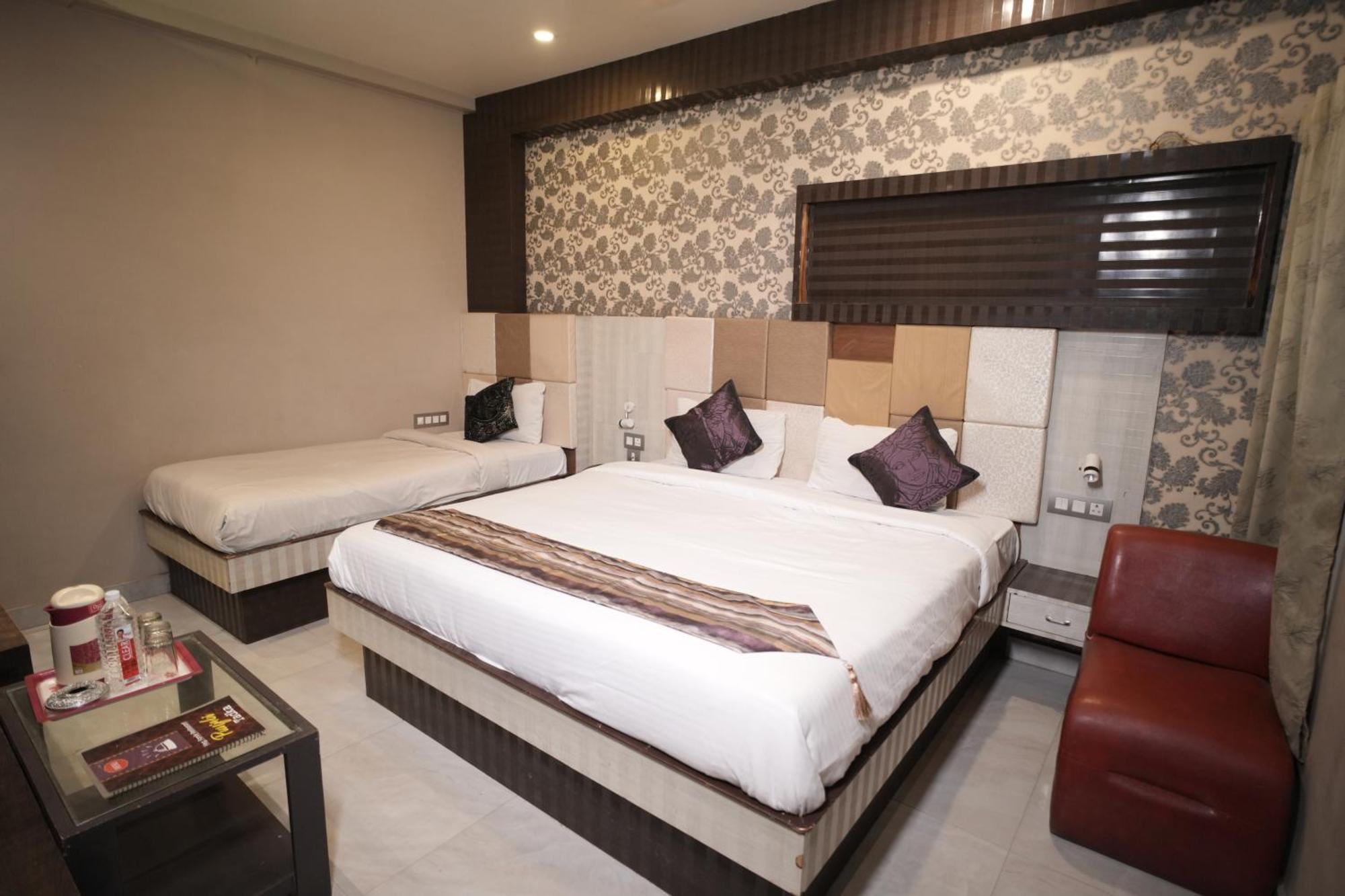 Hotel Rajkamal Near Varanasi Railway Station Zewnętrze zdjęcie